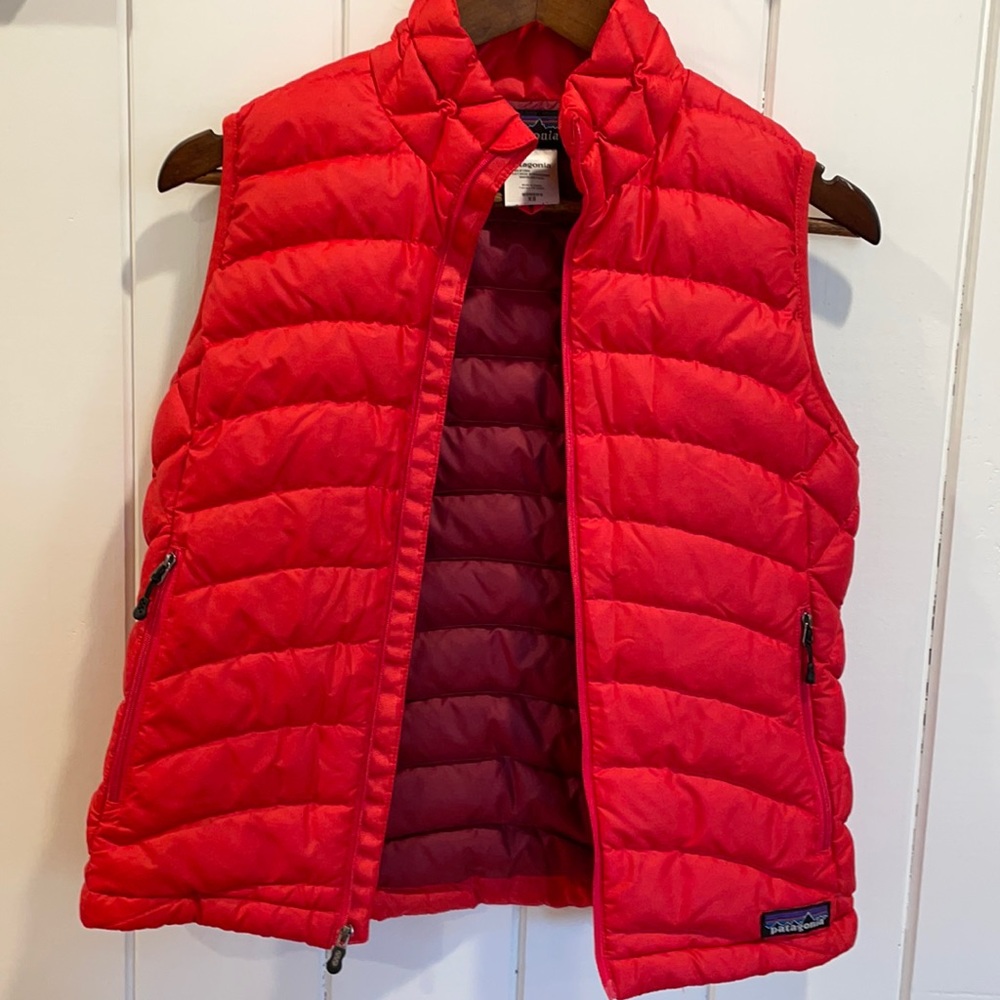 Patagonia red puffer vest XS
